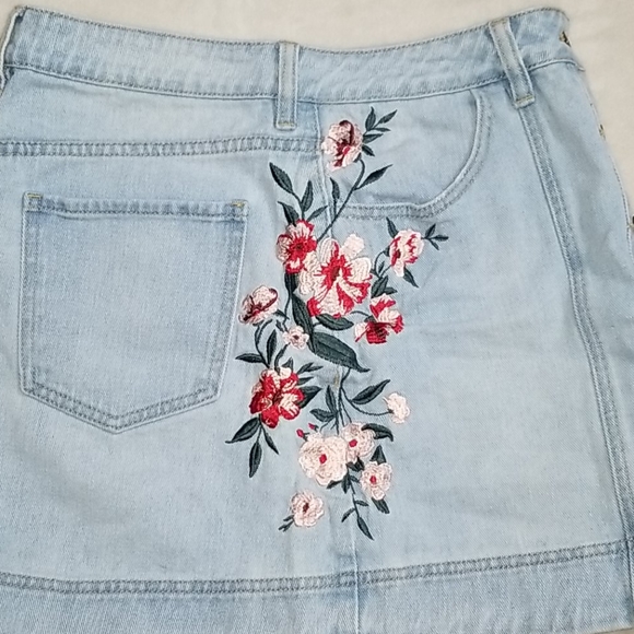 PacSun Embroidered jean mini skirt - Picture 4 of 5